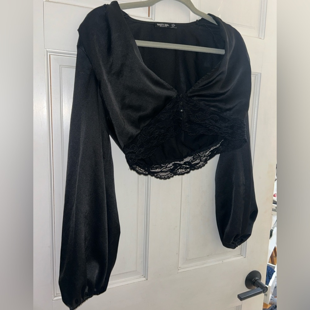 Cropped V Neck Black Lace Trim Top